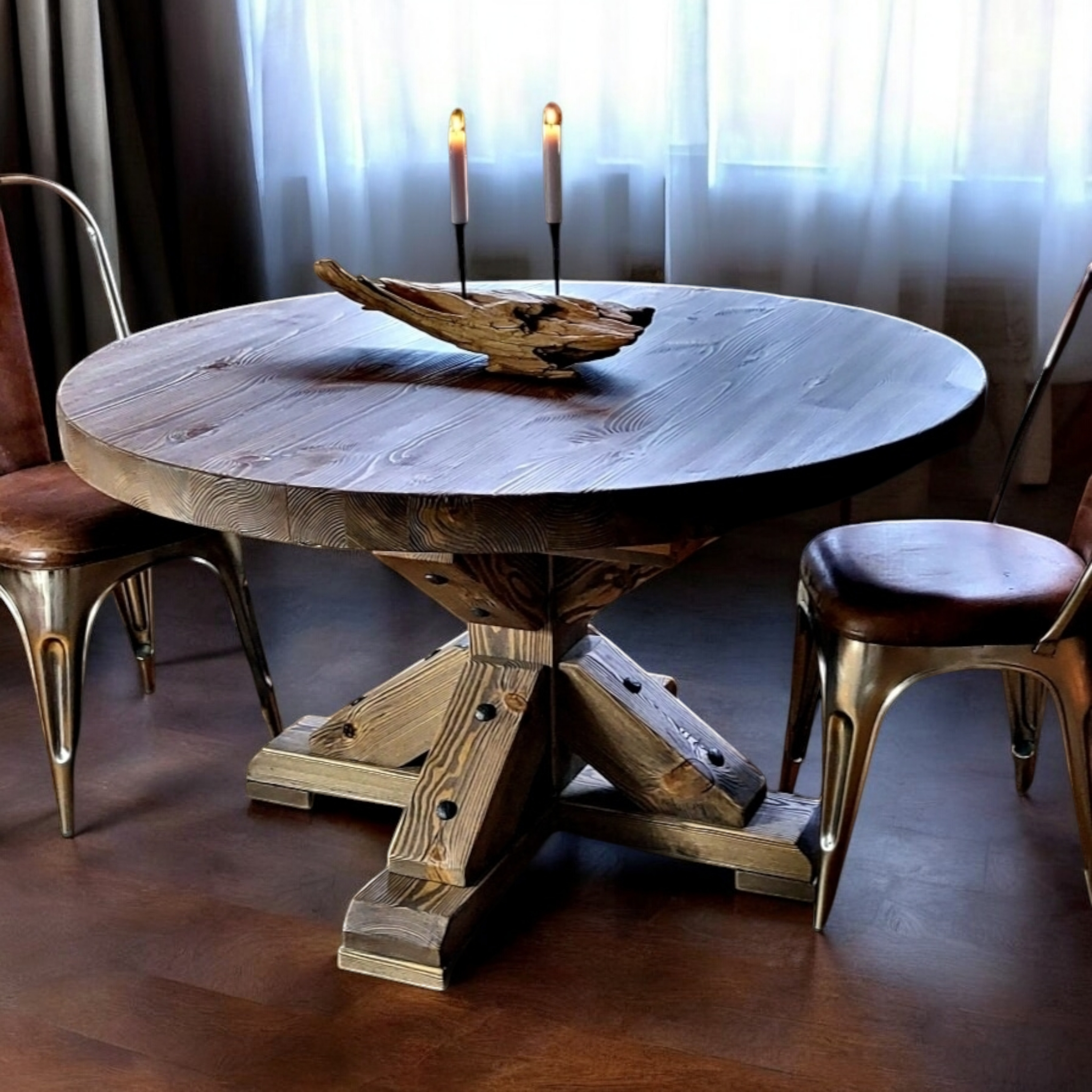 Runt matbord Kebnekaise handgjort av Nordanlids Rustik